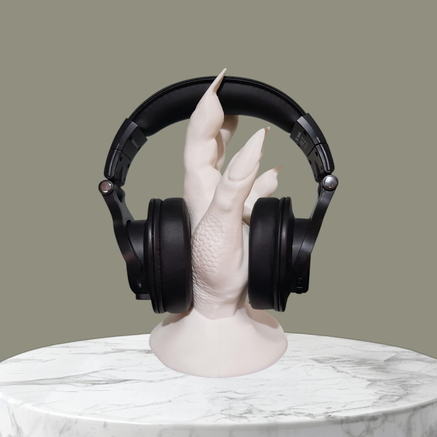 Reptile & Monster Hand Headphone Stand – Dragon Hand Sculpted Display for Headphones
