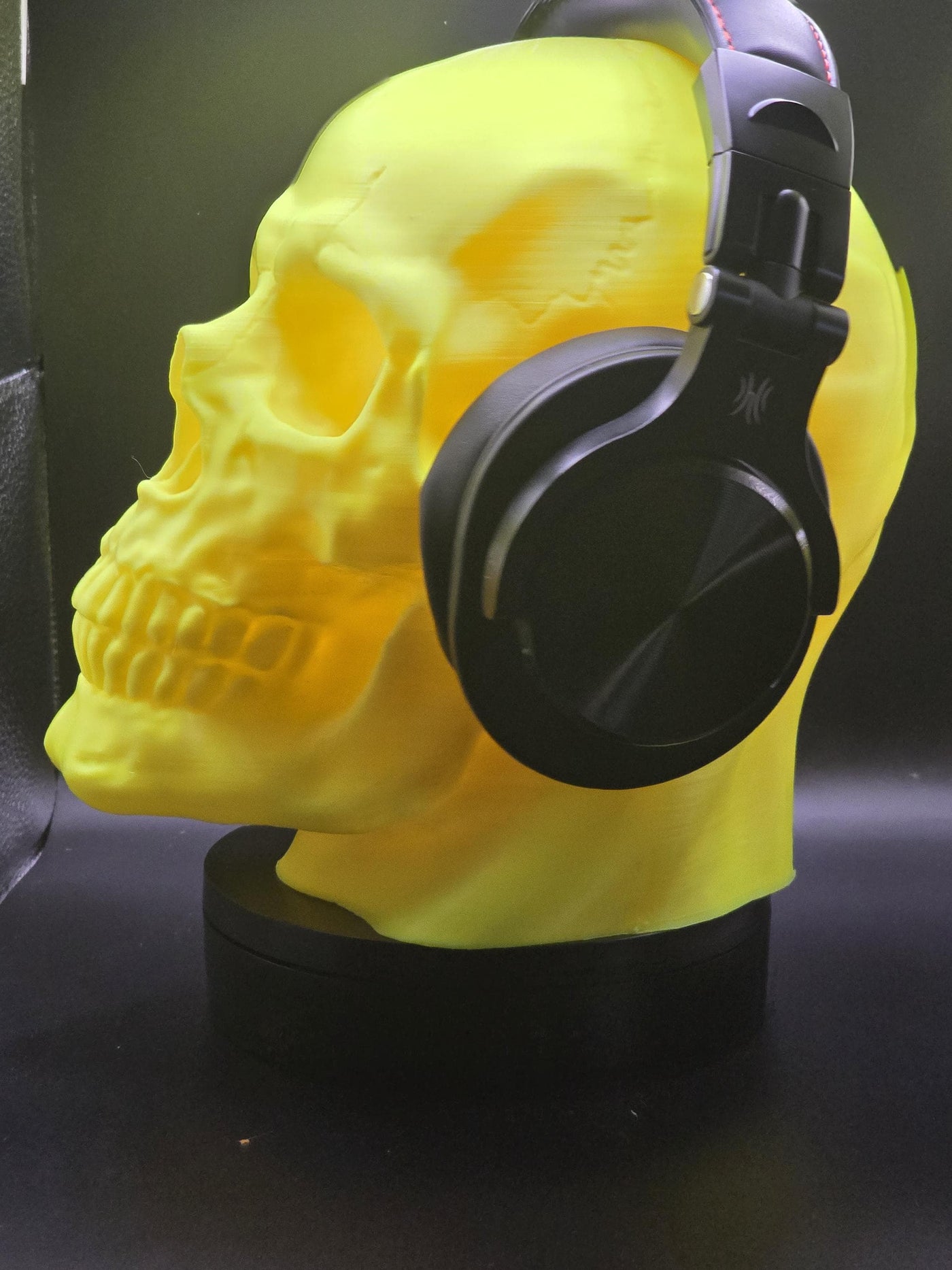 3D Printed Skull Headphone Stand - Unique Gothic Desk Accessory for Gamers, Music Lovers, and Spooky Decor Enthusiasts